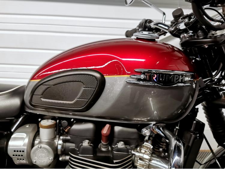 TRIUMPH BONNEVILLE T120 