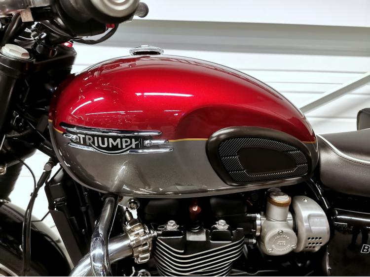 TRIUMPH BONNEVILLE T120 