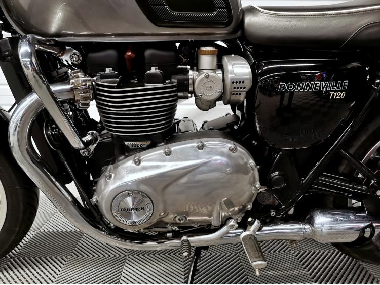 TRIUMPH BONNEVILLE T120 