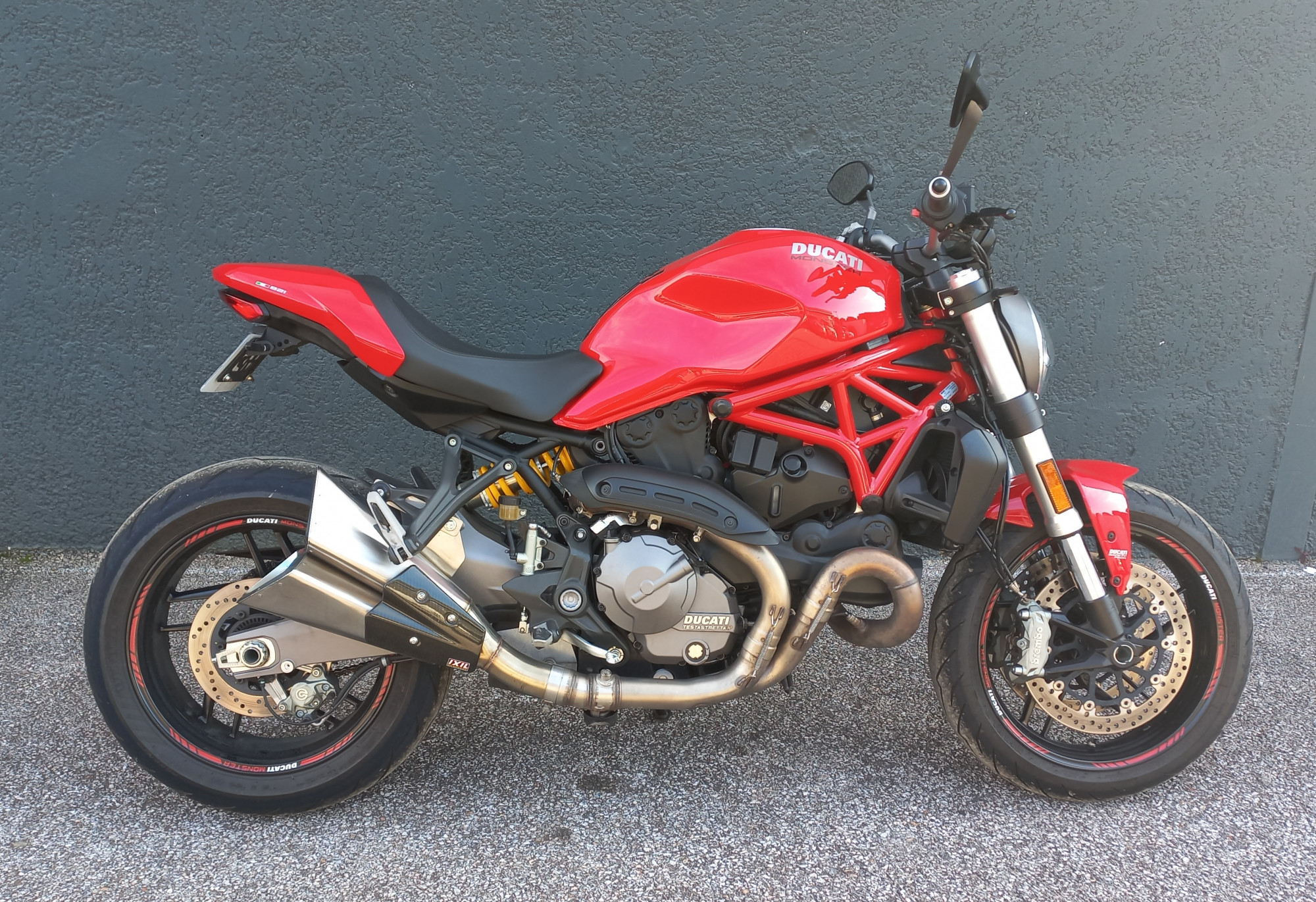 DUCATI MONSTER 821