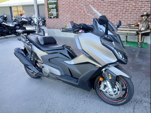 KYMCO AK 550