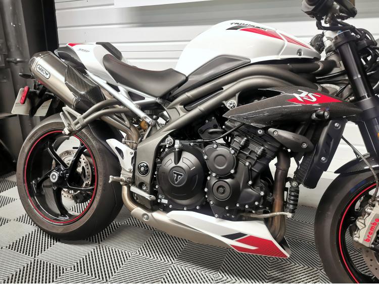 TRIUMPH SPEED TRIPLE 1050 RS