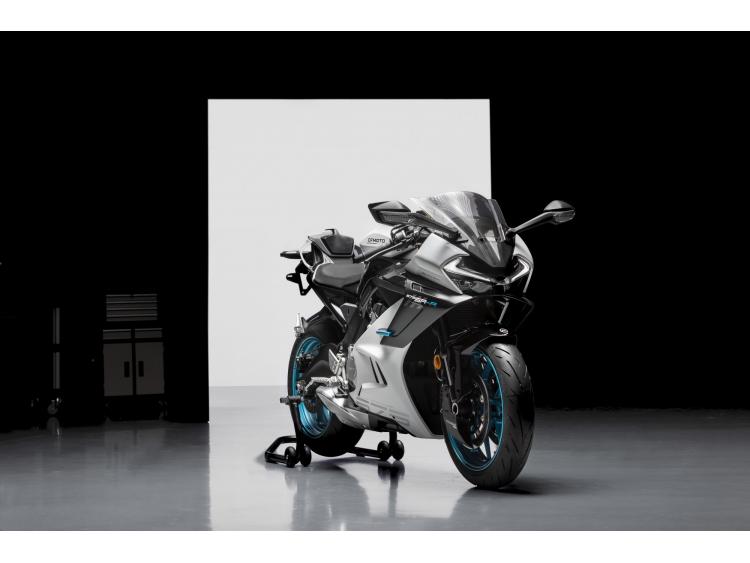 CF MOTO SR 675 R
