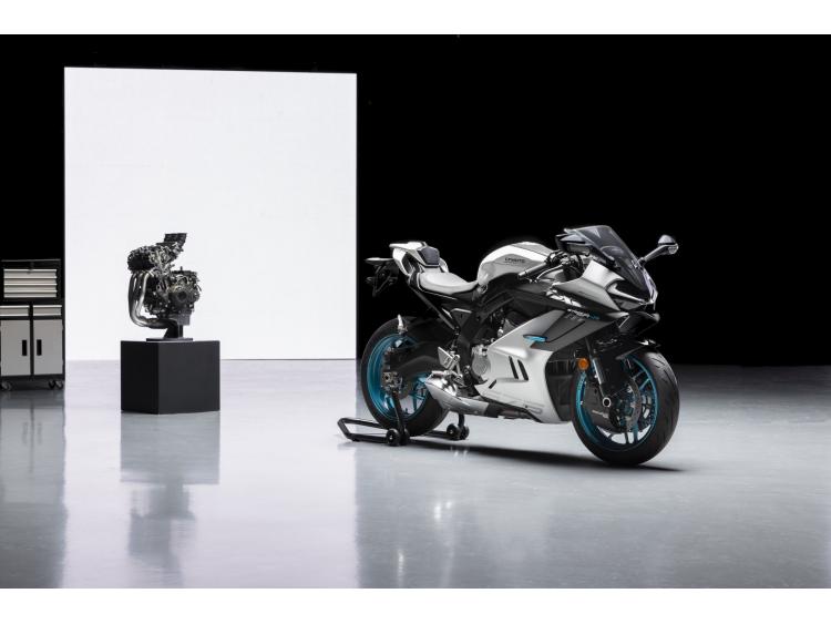 CF MOTO SR 675 R