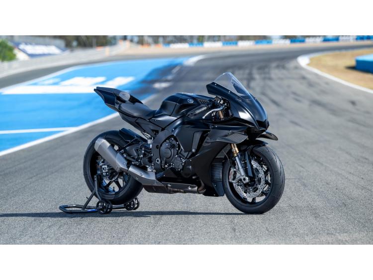 YAMAHA R1 RACE