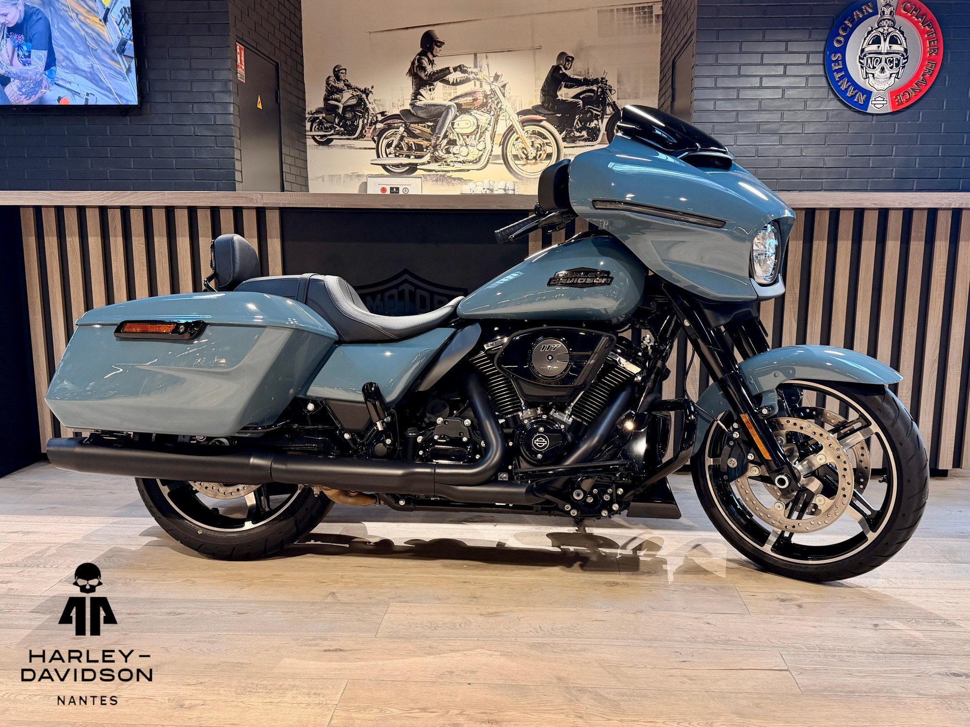 HARLEY-DAVIDSON TOURING STREET GLIDE 1923