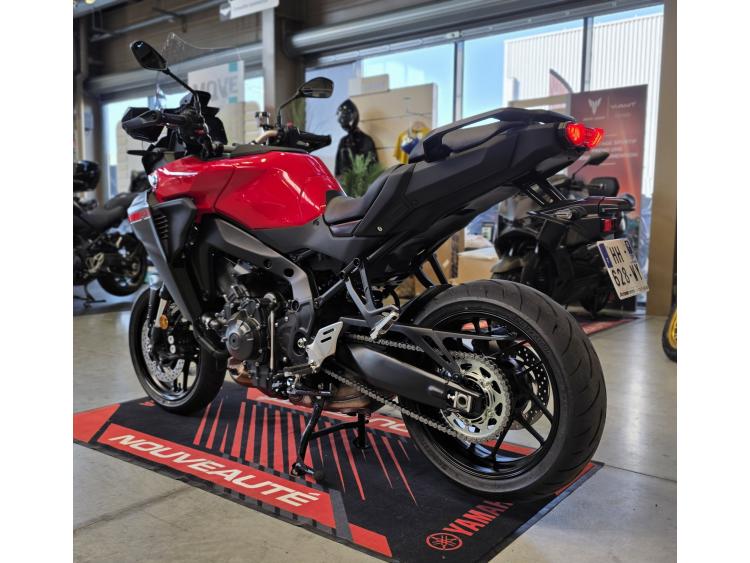 YAMAHA TRACER 9