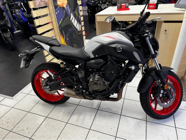 YAMAHA MT-07