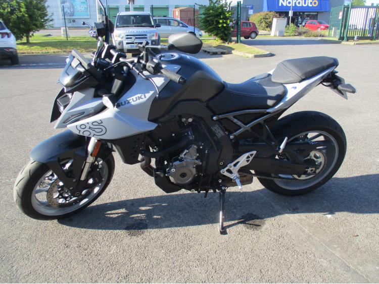 SUZUKI GSX-8S A2
