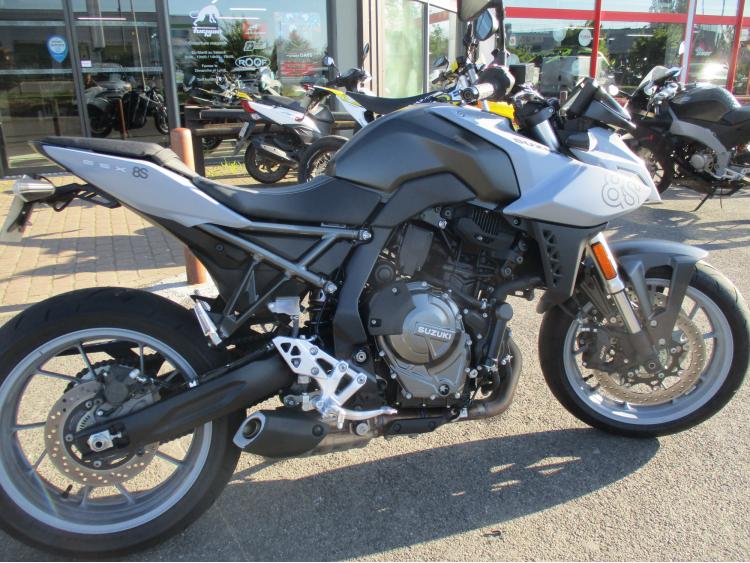 SUZUKI GSX-8S A2