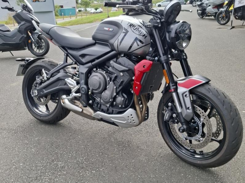 TRIUMPH TRIDENT 660