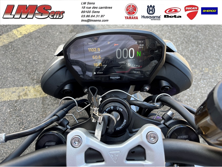 TRIUMPH STREET TRIPLE 765 RS