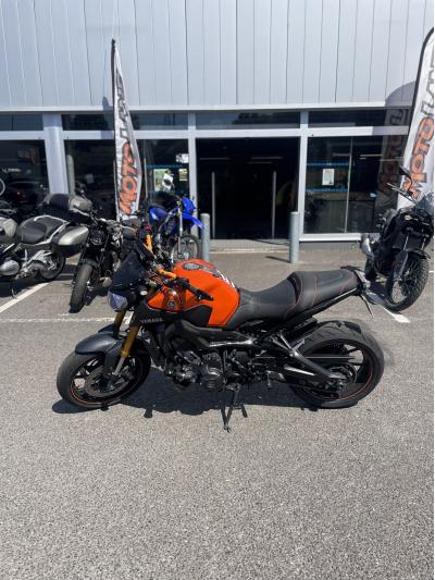 YAMAHA MT-09