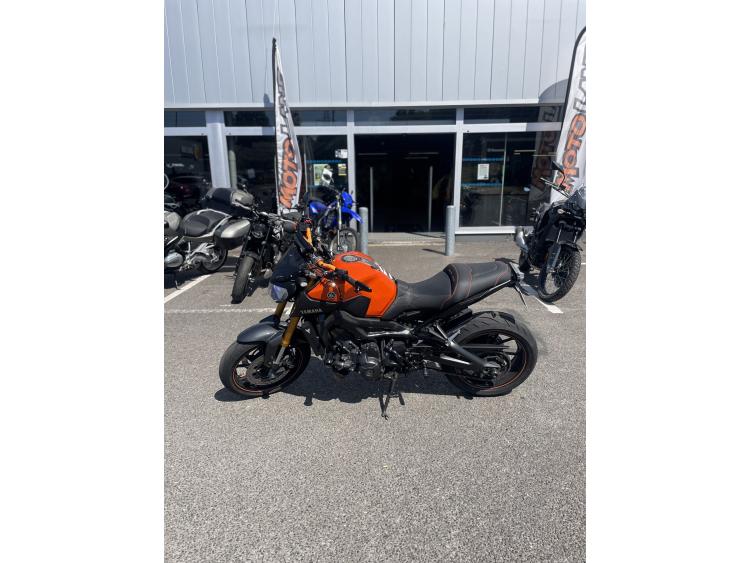YAMAHA MT-09
