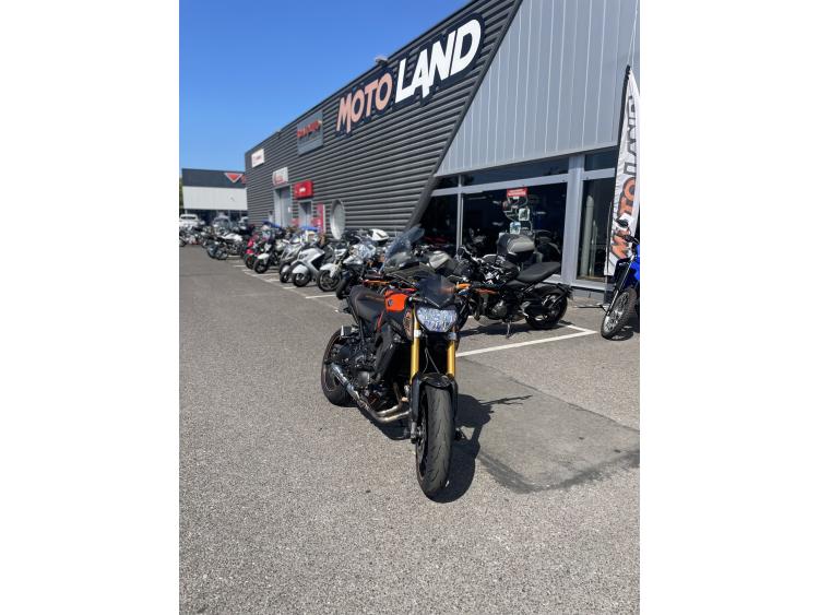 YAMAHA MT-09