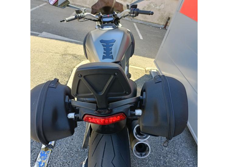 DUCATI DIAVEL STRADA