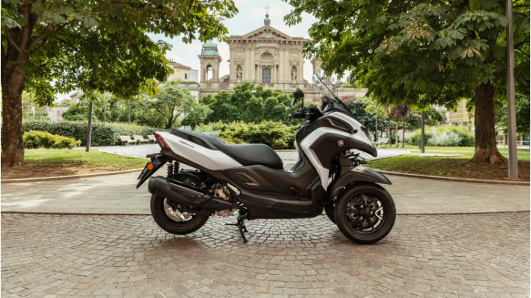 TRICITY 300 (25)